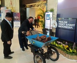 Wow! Ada Angkong Sawit Buatan ITS Untuk Petani Sawit di PERISAI 2024