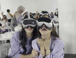 Serasa di Barisan Terdepan! Primeskills dan AMG Bawa Kamu Nonton BTS Pakai VR di Bstarverse