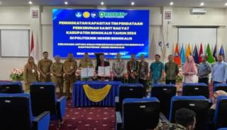 Kadisbun Bengkalis Teken MoU di Peningkatan Kapasitas Tim Pendataan Kebun Sawit Polbeng