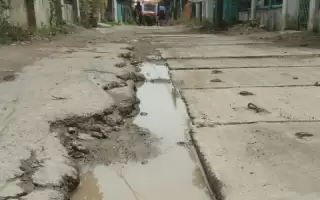Satu Tahun Terbengkalai, Jalan Jermal 17 Penuh Lubang dan Rusak Parah dan  Membahayakan