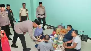 'Sahur On the Road', Kapolres Kepulauan Meranti Sapa Keluarga Pasien