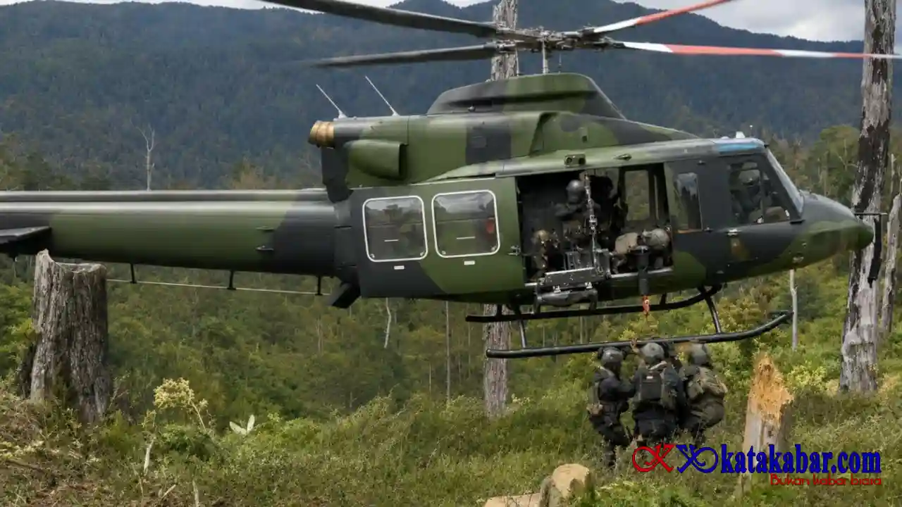 Di Tengah Ancaman Konflik, Sebelas Prajurit Koops TNI Habema Evakuasi Warga Ugimba dengan Dua Helikopter
