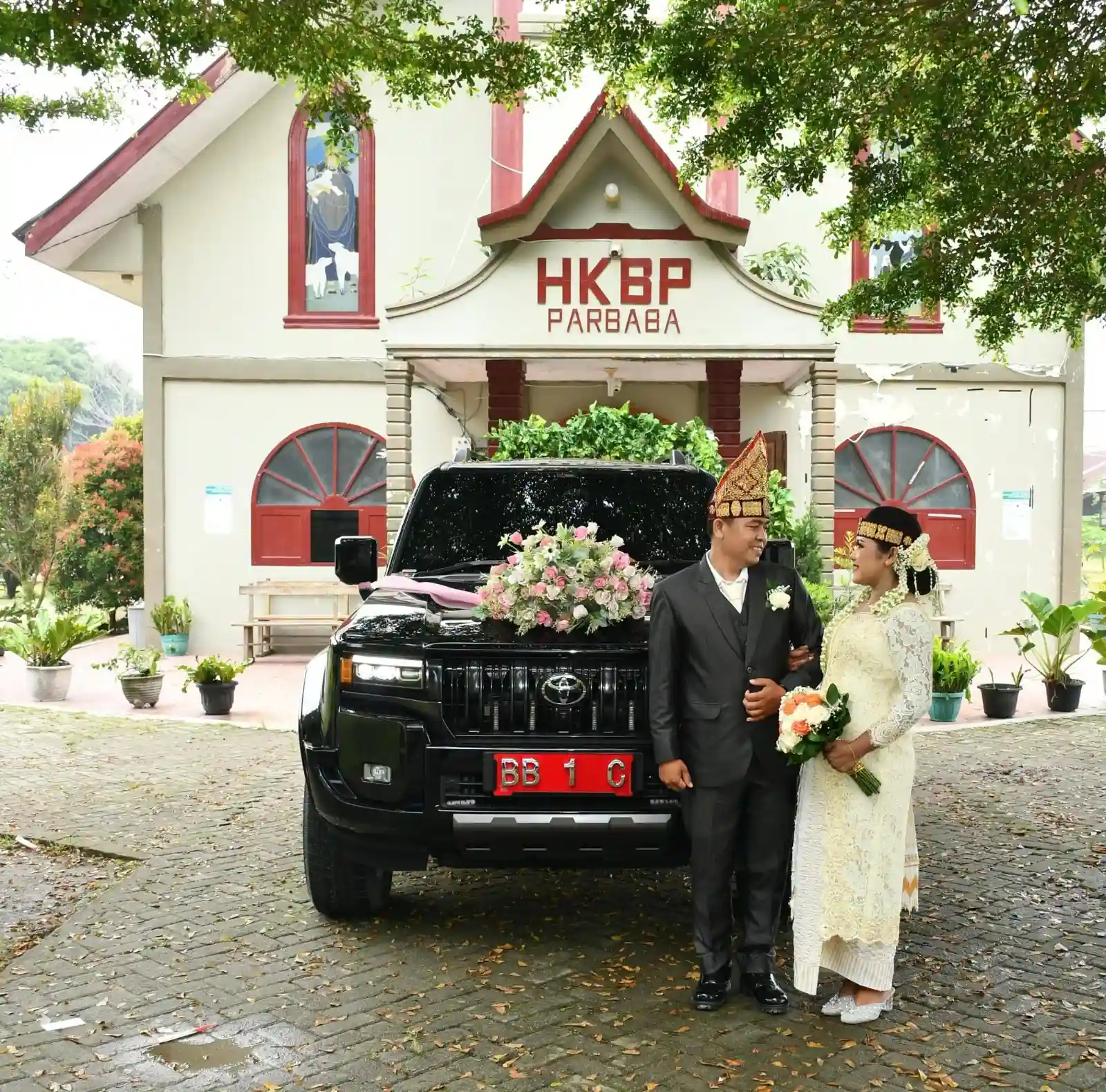 Unik, Mobil Dinas Bupati Samosir BB 1 C Dipakai untuk Kendaraan Pengantin di Samosir