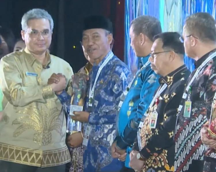 Sukses Jalankan Program PSR Terluas, Kementan RI Ganjar Pemkab OKI Anugerah