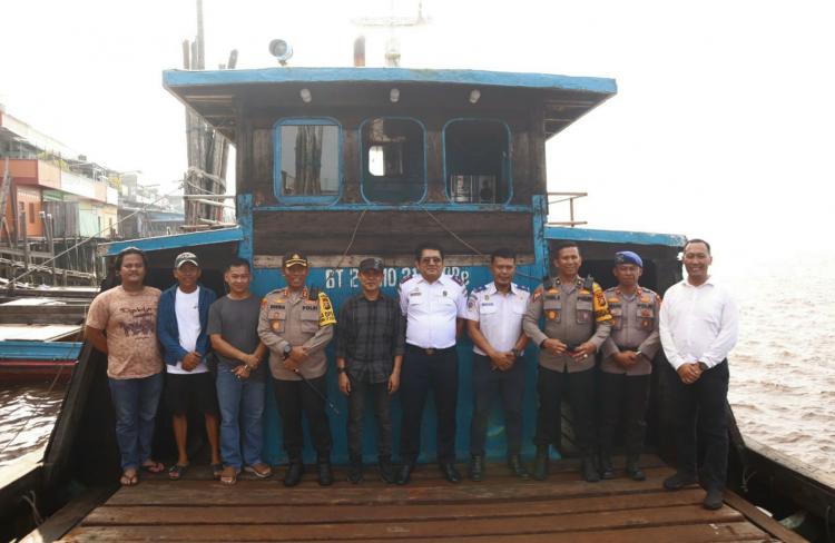 Kapolres Kepulauan Meranti Cek Dua Kapal Distribusi Logistik