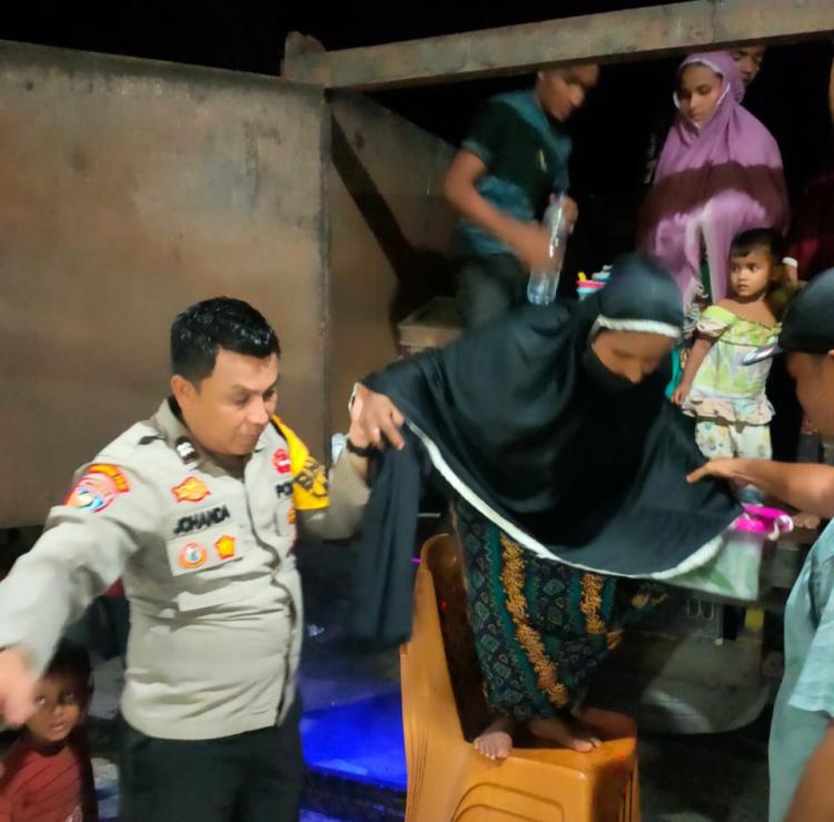 Polsek Mandau Kawal dan Lakukan Pengamanan 29 Pengungsi Rohingya di Duri