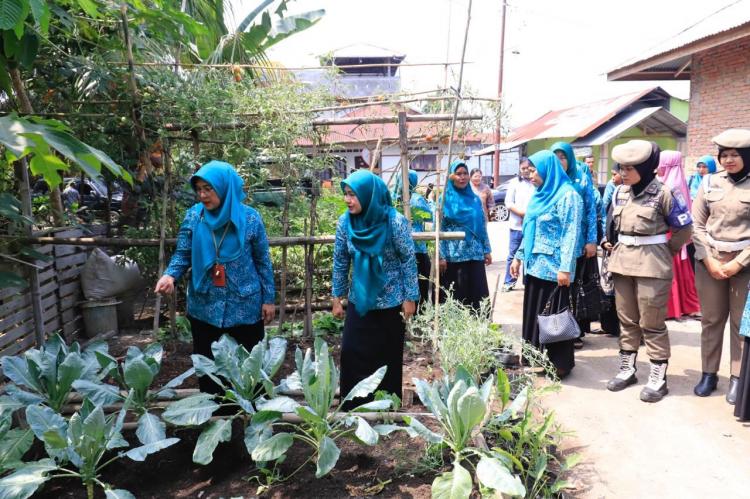 Ketua TP PKK Kota Binjai Monitoring Pelaksanaan Lomba Tertib Administrasi