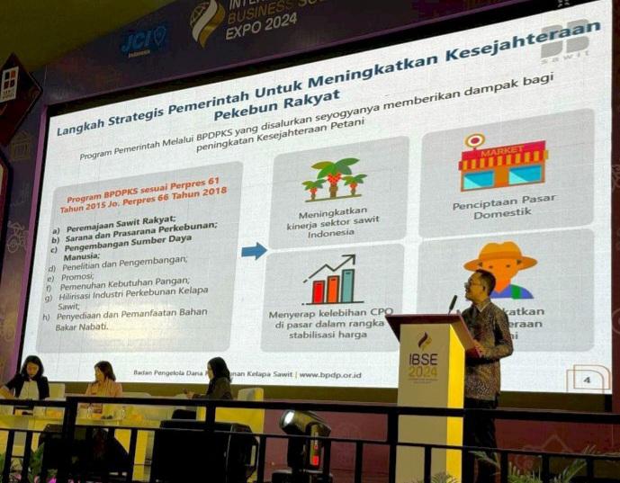 Di IBSE 2024 UKMK Sawit BPDPKS Sm-art Batik Promosi Batik Sawit