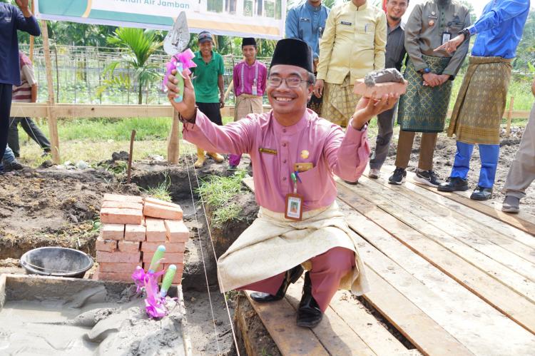 Peletakan Batu Pertama Mushalla Tis'Atul Barokah, Ini Asa Kepala SMAN 9 Mandau