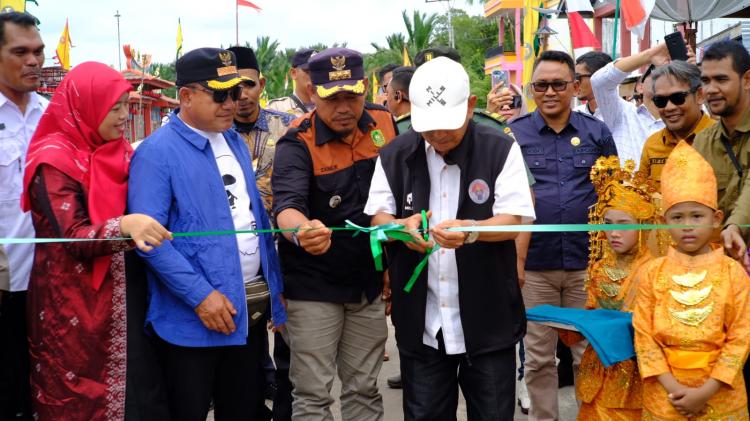 Kadis Pariwisata Kepulauan Meranti Buka Lomba Stan Bazar Desa Bandul