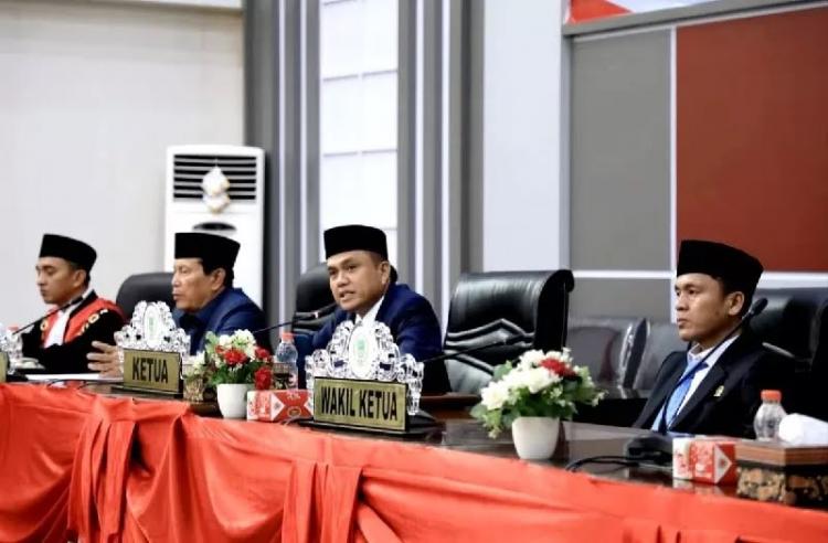 Hj Sumiartini Pimpinan Paripurna Pelantikan 2 Pimpinan DPRD Rohul 2024-2029