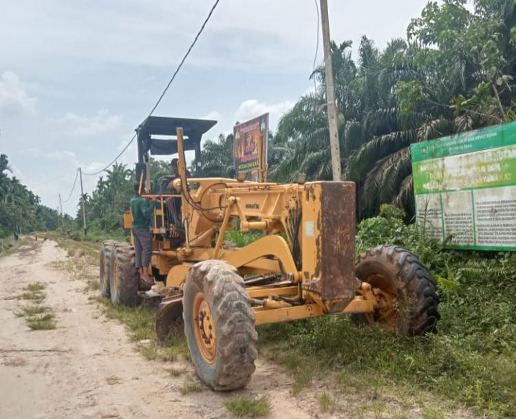 Tak Hargai Pemerintah Kampung dan Kecamatan, Paslon 'ISO' Diam-diam Turunkan Alat Berat ke Sabak Permai