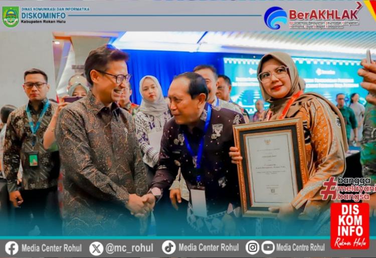 Mantap! Bupati Rokan Hulu Terima Penghargaan Dari Kemenkes RI, Ini Prestasinya