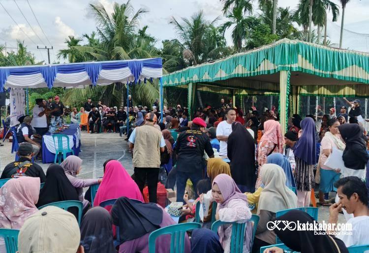 Terik Matahari Menerpa, Ratusan Warga Candrawasih Tetap 'Menyala' Dukung Alfedri-Husni