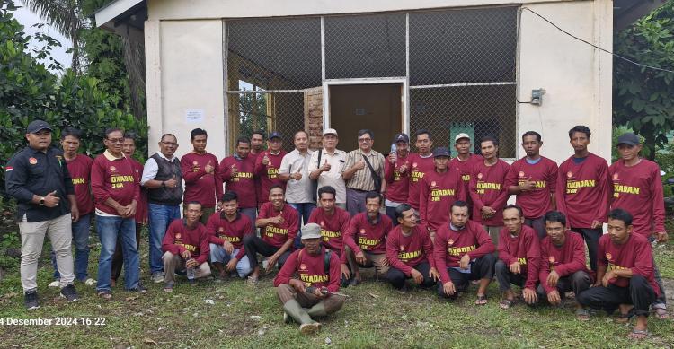 PT DJL Turunkan Konsultan dari Medan Atasi Ulat Api dan Kantung Serang Sawit Tiga Poktan Binaan