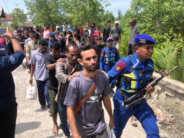 Terdampar di Perairan Kepulauan Meranti Total 20 WNA Bangladesh Diamankan Petugas