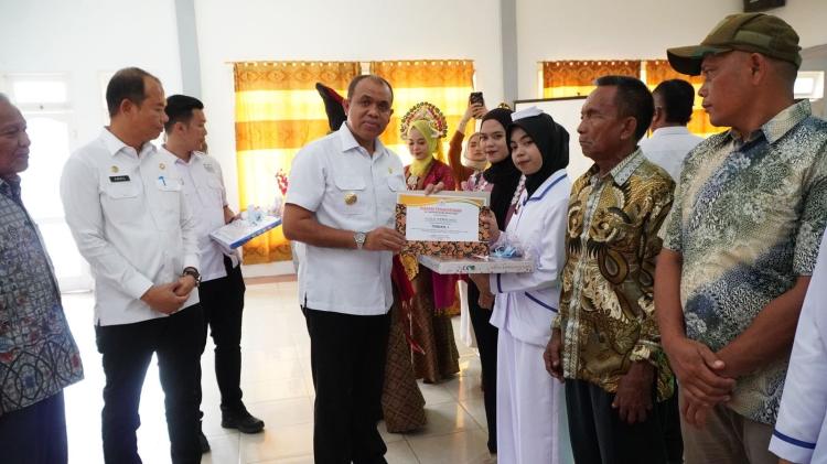 Hadiri Capping Day Akbid Langkat, Pj. Bupati Faisal Hasrimy: Layani Masyarakat dengan Senyuman