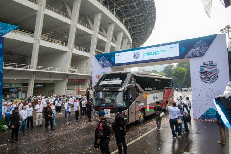 Lewat Program Mudik Aman Sampai Tujuan BUMN 2025 Puluhan Pemudik Diberangkatkan