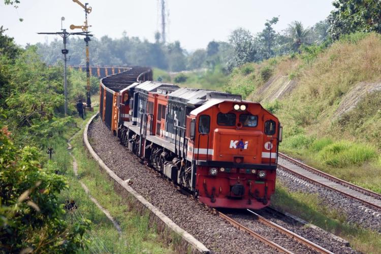 Lebaran Tetap Terang, KAI Pastikan Pasokan Batu Bara Lancar