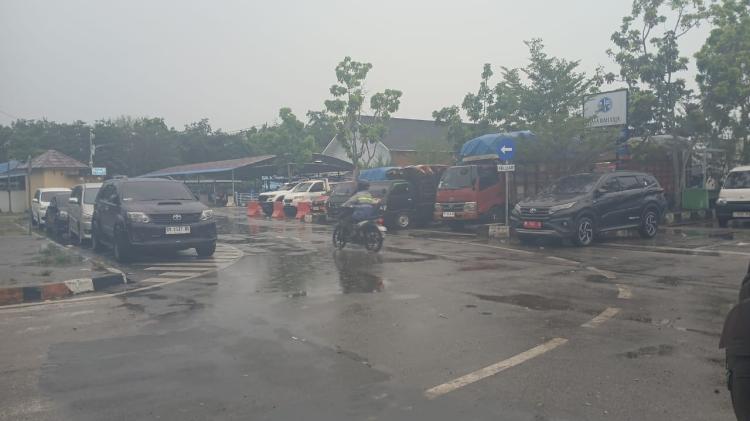 Kendaraan Membludak, Antrean Panjang Tak Terelakkan di Penyeberangan Bengkalis-Pakning