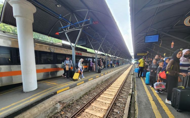 Capai 123 Ribu Pelanggan Gunakan KA di Daop 8 Surabaya Saat Libur Panjang Jumat Agung dan Hari Paskah