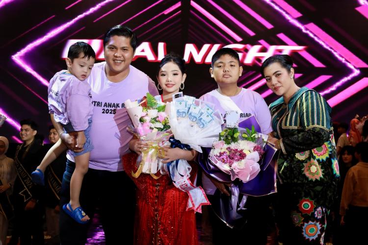 Wow! Gloria Rahita Nababan Terima 3 Penghargaan Sekaligus di Ajang Putri Remaja dan Anak Riau 2025