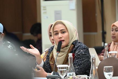 Seberkas Cahaya Penantian Panjang SDN 011 Parit Aman, Janji Perubahan Karmila Sari