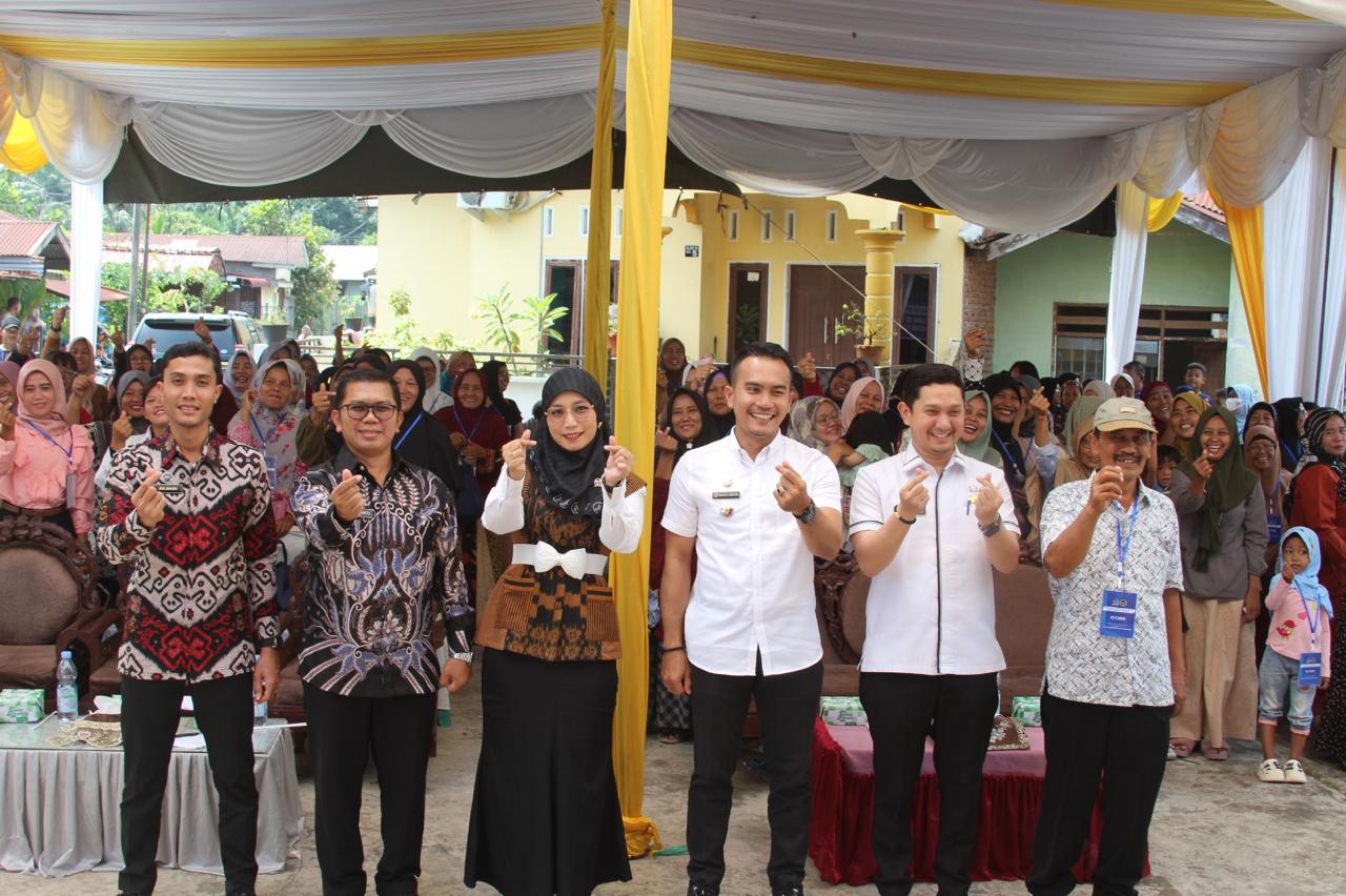 Anggota Komisi IX DPR RI bersama Mitra Kerja BGN Sosialisasikan Program Makan Bergizi Gratis Kepada Warga Paya Roba