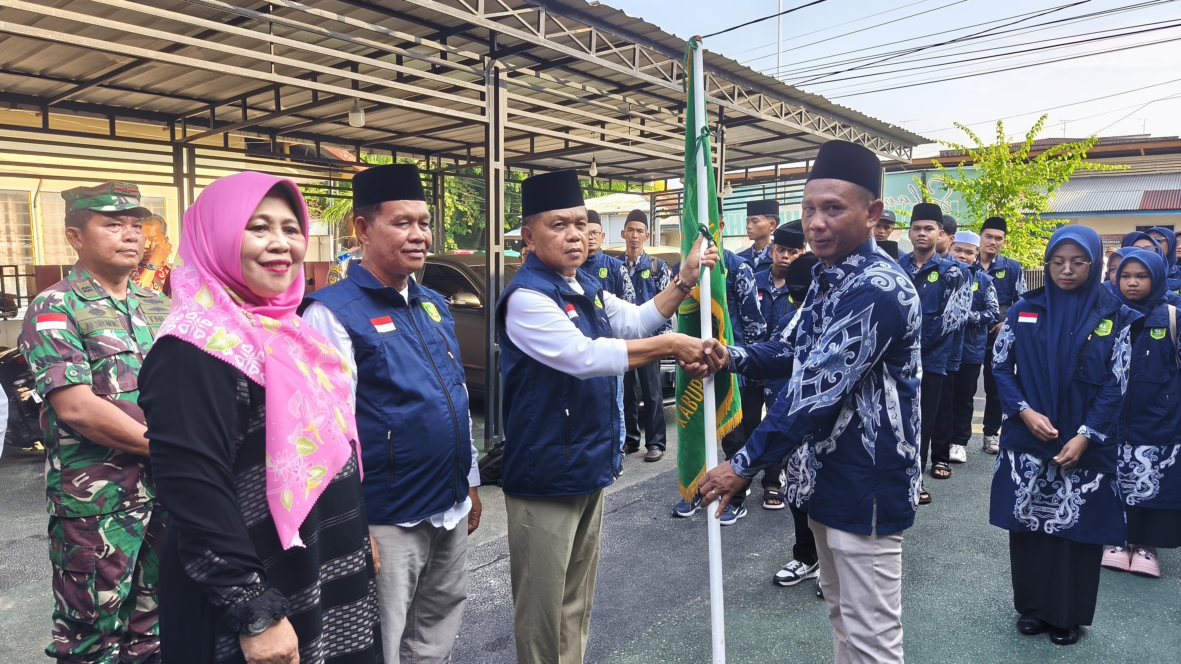 Bupati Kepulauan Meranti Lepas 110 Kafilah MTQ ke 43 Provinsi Riau