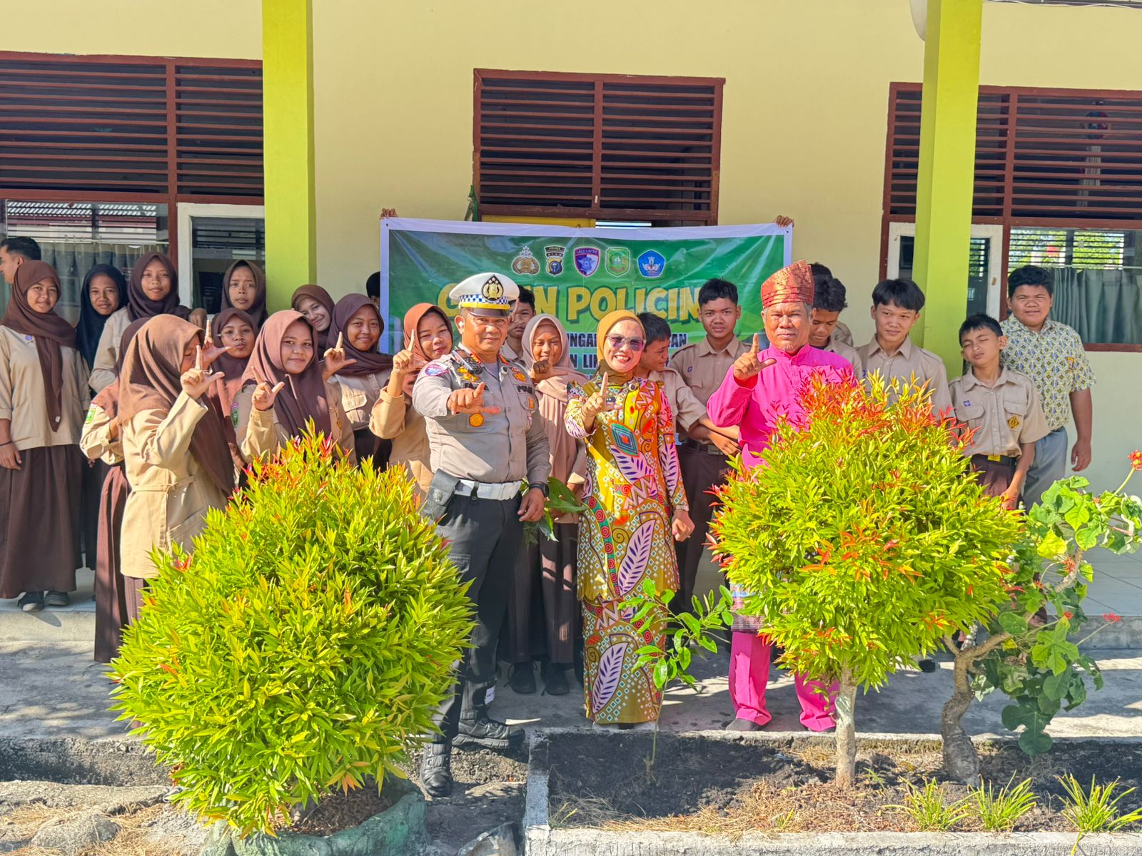 Kades Mekong Hadiri Sosialisasi Green Policing Polres Kepulauan Meranti di Dua Sekolah