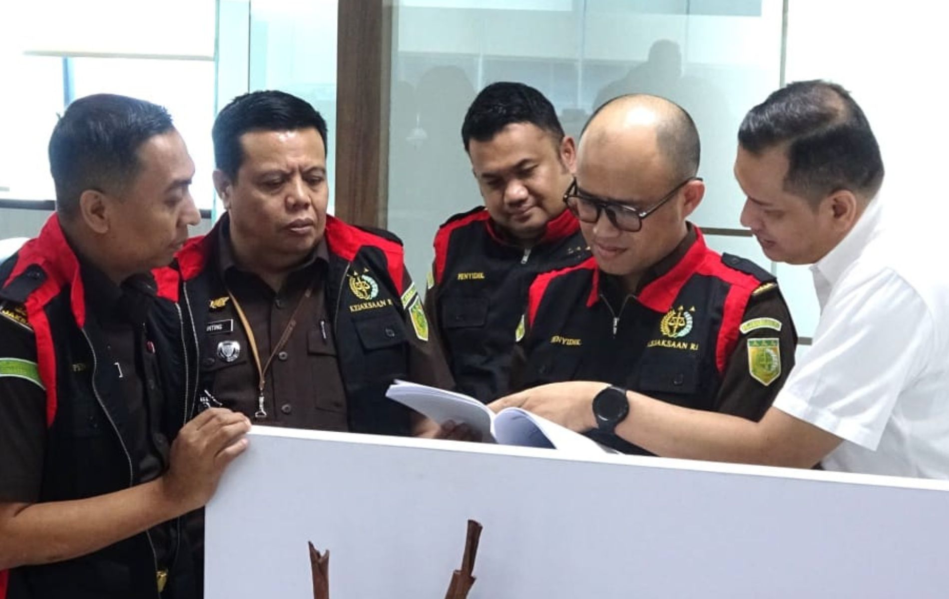 Dugaan Korupsi Pengadaan 2 Kapal Tunda, Kantor PT Pelindo Belawan Digeledah Kejati Sumut