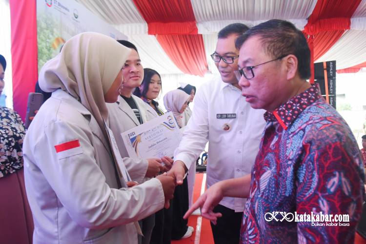 Asri Ludin Tambunan Apresiasi Prestasi Mahasiswa Deli Serdang di Universitas ST Bhinneka