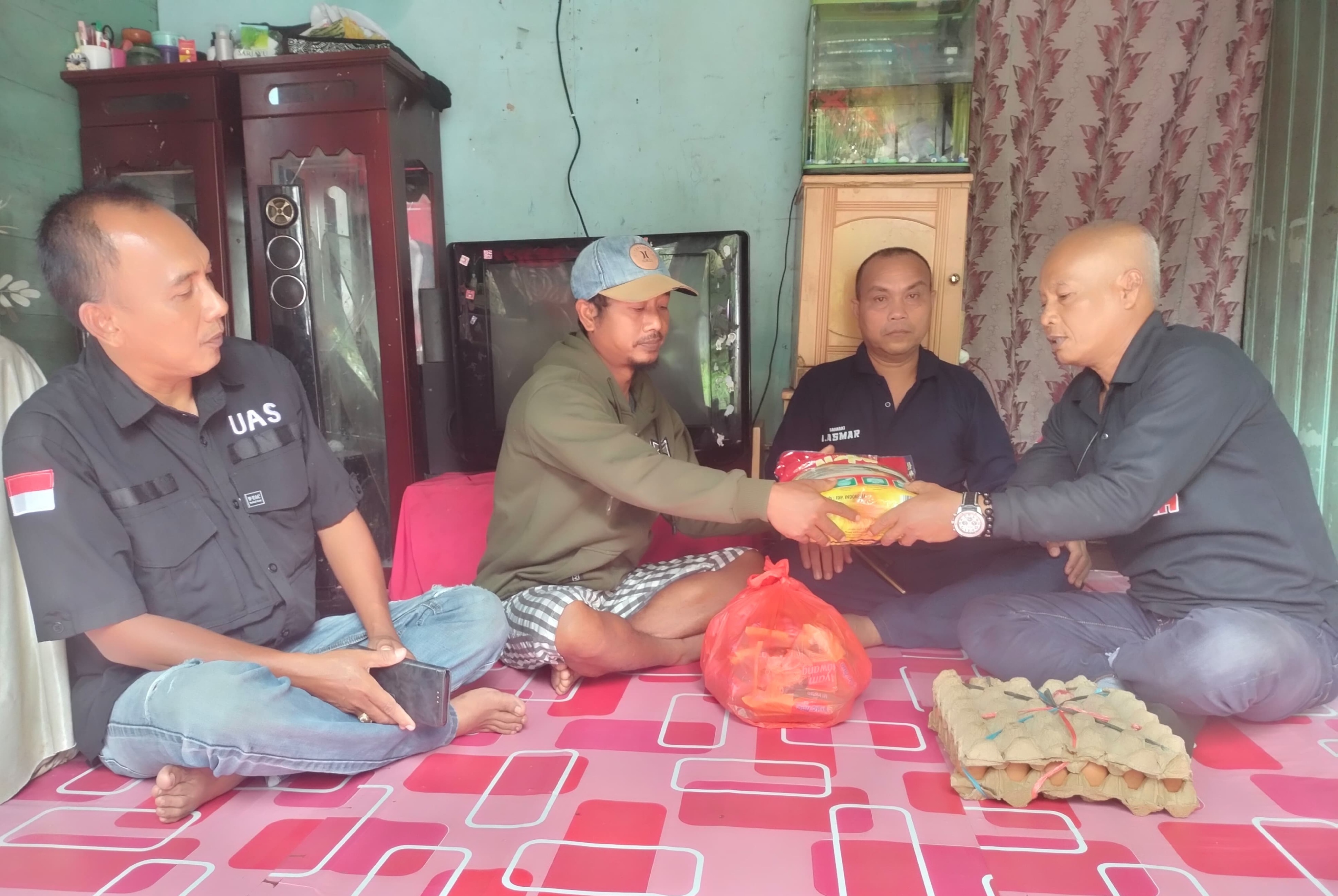 Tim Sahabat H Asmar Kembali Aktif Salurkan Bantuan ke Masyarakat Kepulauan Meranti