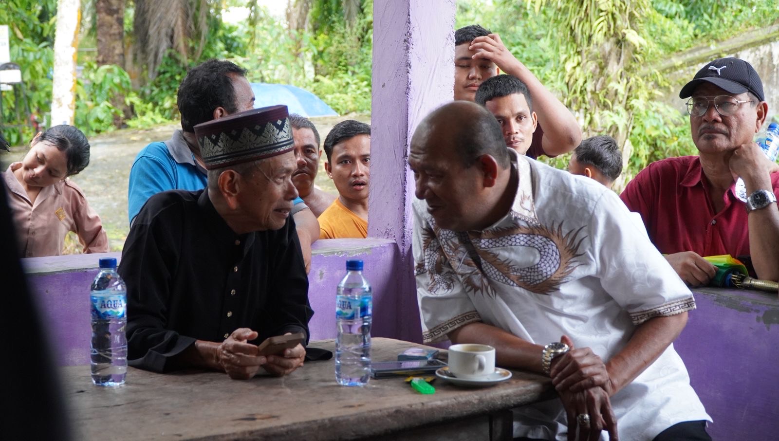 Syah Afandin Turun Langsung ke Masyarakat, Renovasi Makam Datuk Landak dan Perbaiki Akses Jembatan