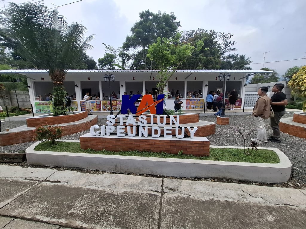 Kios UMKM Ramaikan Stasiun Cipeundeuy, Gerakkan Ekonomi Lokal di Tengah Pegunungan