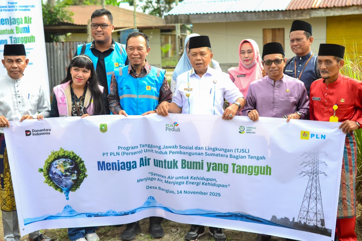 PLN Serahkan Bantuan Air Bersih di Kepulauan Meranti, H Asmar Minta Tambahan 100 Titik Sumur Bor