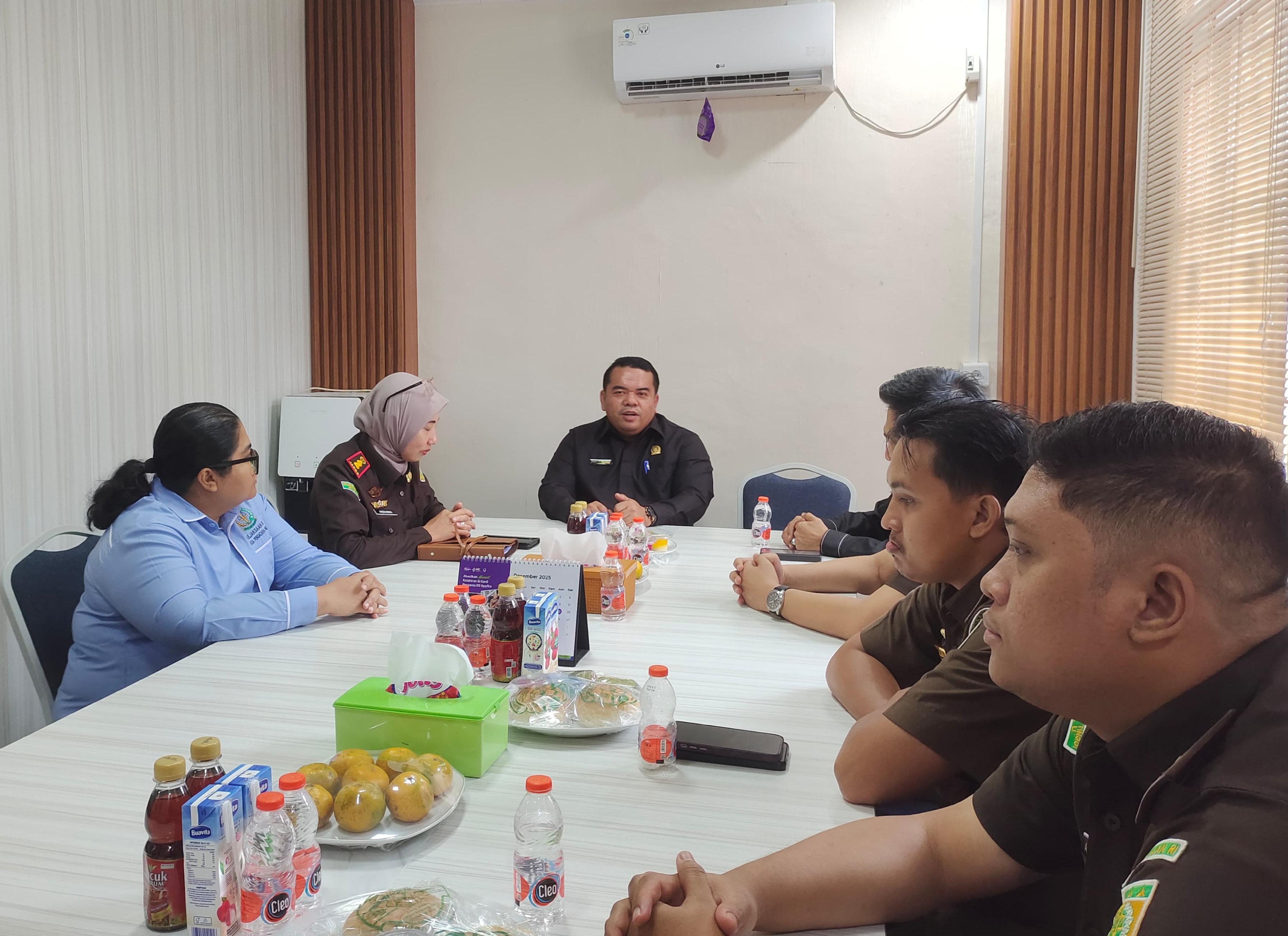 Kejari Inhu Rajut Silahturahmi dengan Ketua DPRD, Bahas Kolaborasi KUHP Baru