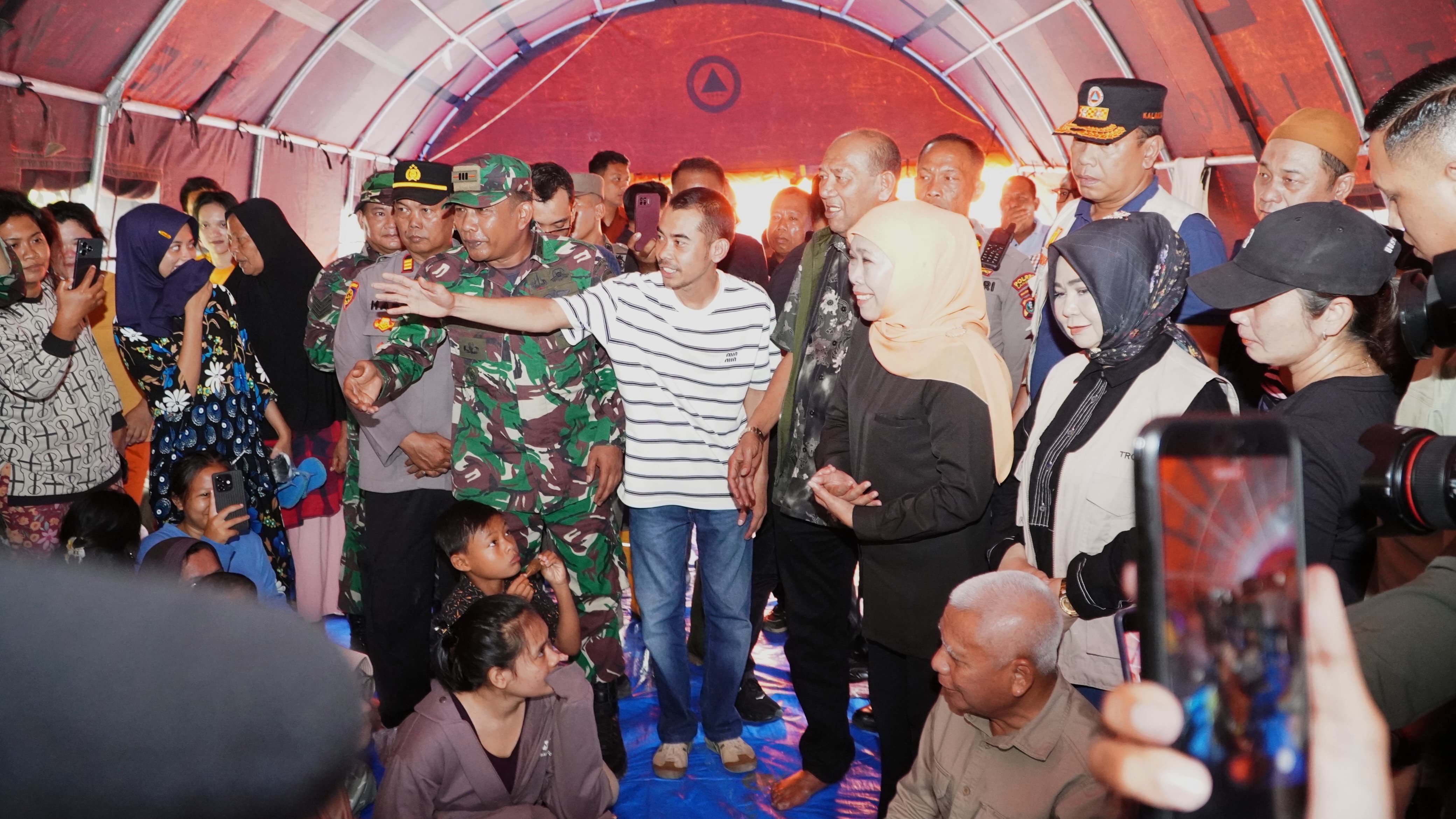 Sinergi Bupati Syah Afandin dan Gubernur Jatim Khofifah Pantau Kondisi Pengungsi Banjir di Langkat