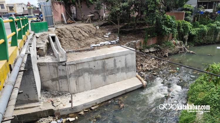 Proyek Penguatan Jembatan di Binjai Disorot, Aliran Sungai Menyempit