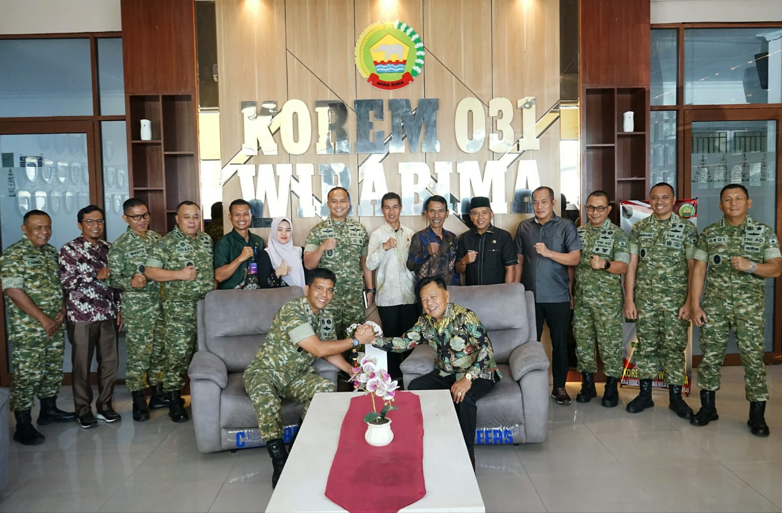H Asmar dan Danrem 031 WB Silaturahmi Bahas Pertahanan hingga FTZ