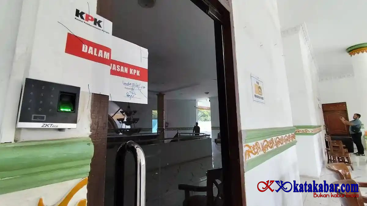 KPK Segel Ruang Kerja Bupati Langkat Usai OTT, 7 Orang Diamankan
