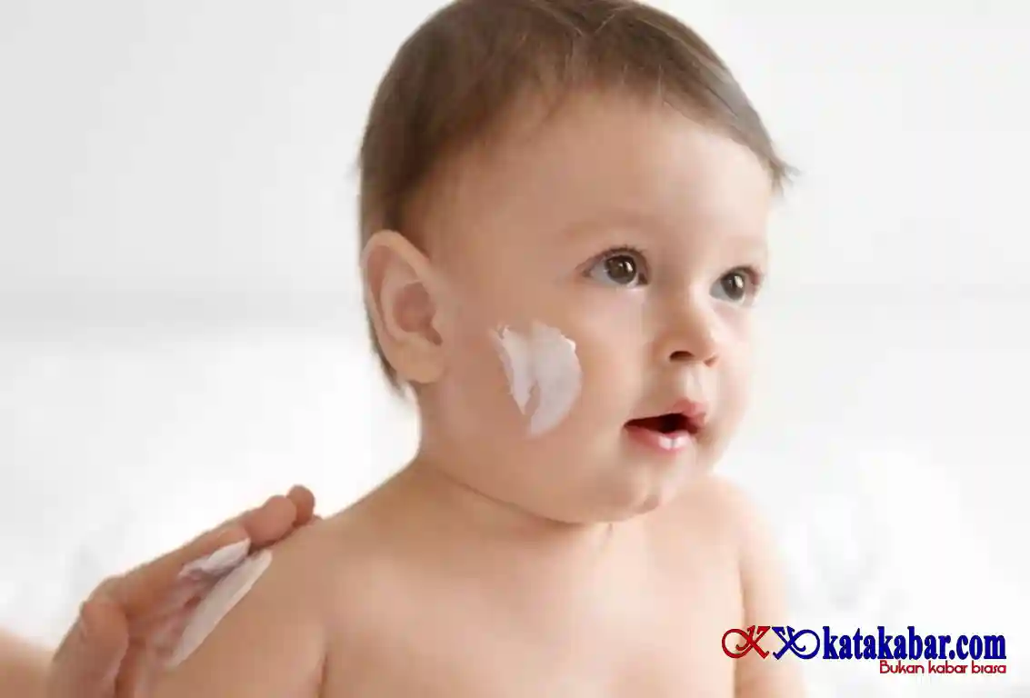 Sunscreen Bayi Tanpa White Cast: Kenapa Tekstur Jelly Terasa Lebih Nyaman