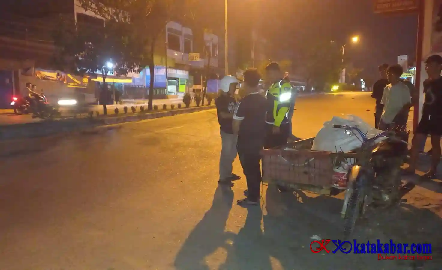 Tabrak Motor Becak Tapol Pengendara Motor Bebek Robek di Kepala