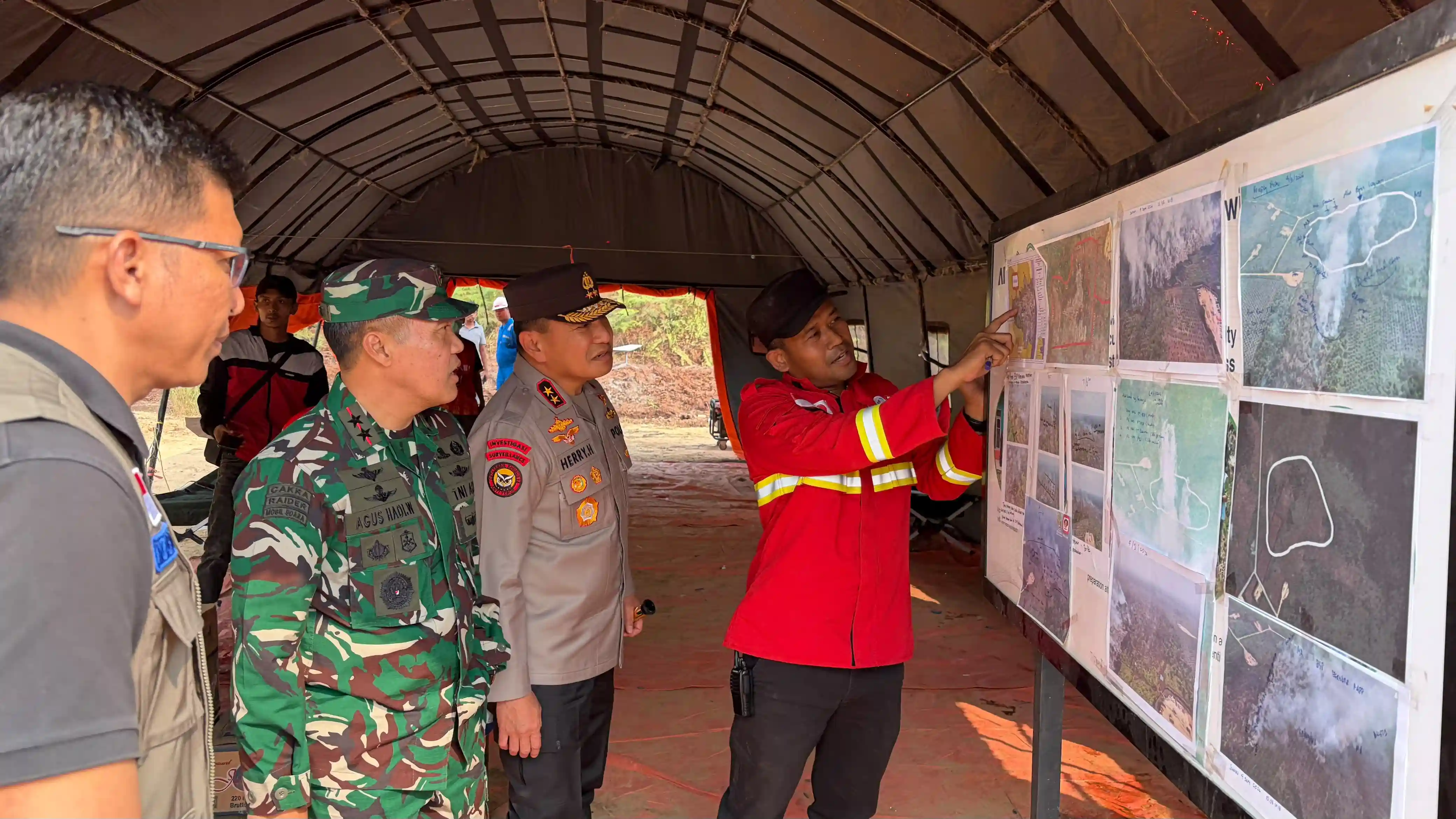 Kabut Asap Pekat di Siak, Manggala Agni Salahkan Angin!