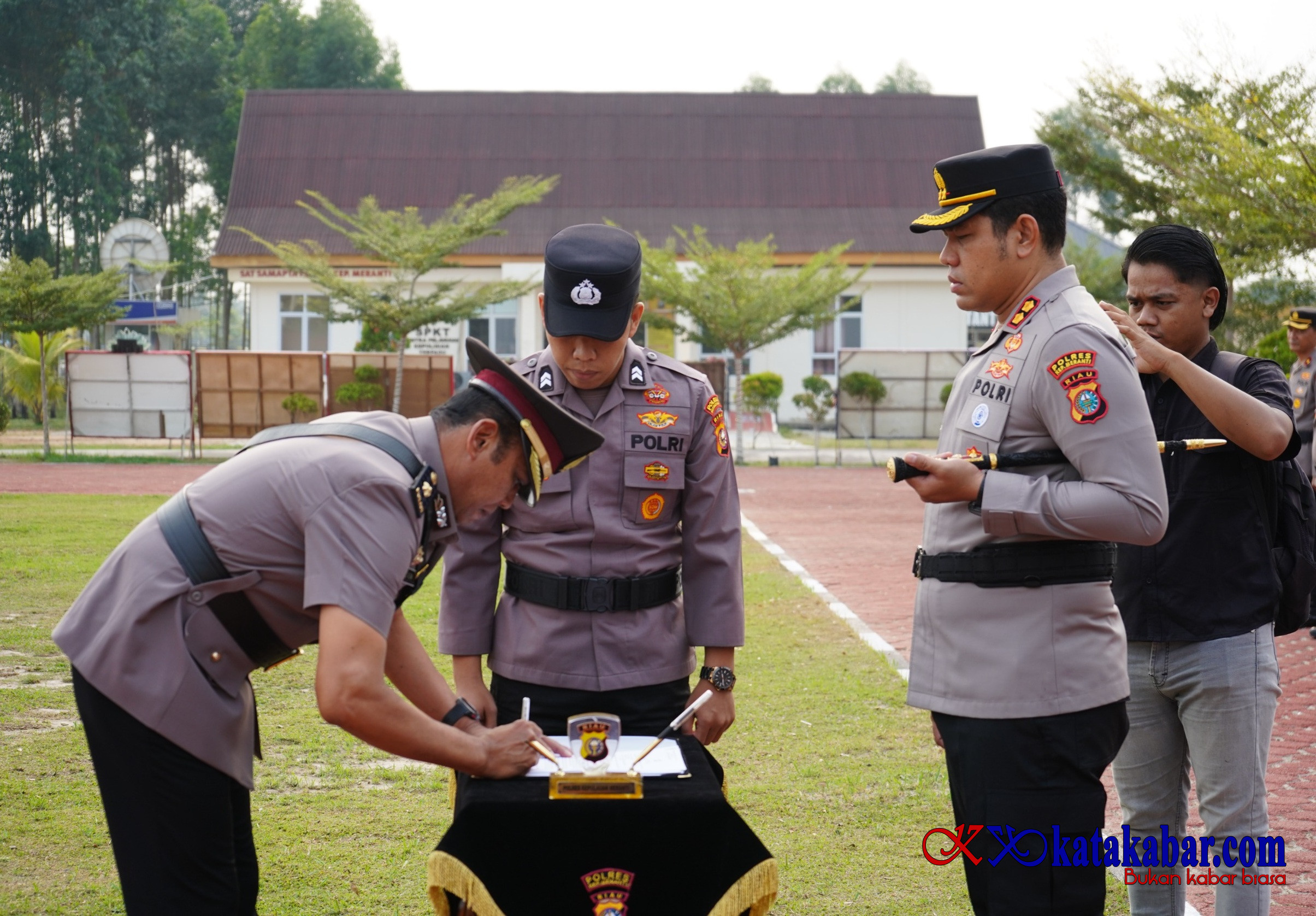 Pimpin Sertijab Lima Perwira, AKBP Gede Adi Dorong Penguatan Kinerja Kepolisian
