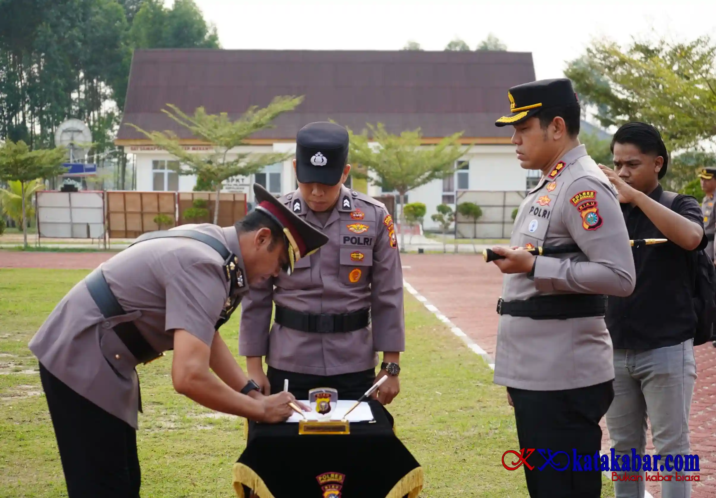 Pimpin Sertijab Lima Perwira, AKBP Gede Adi Dorong Penguatan Kinerja Kepolisian
