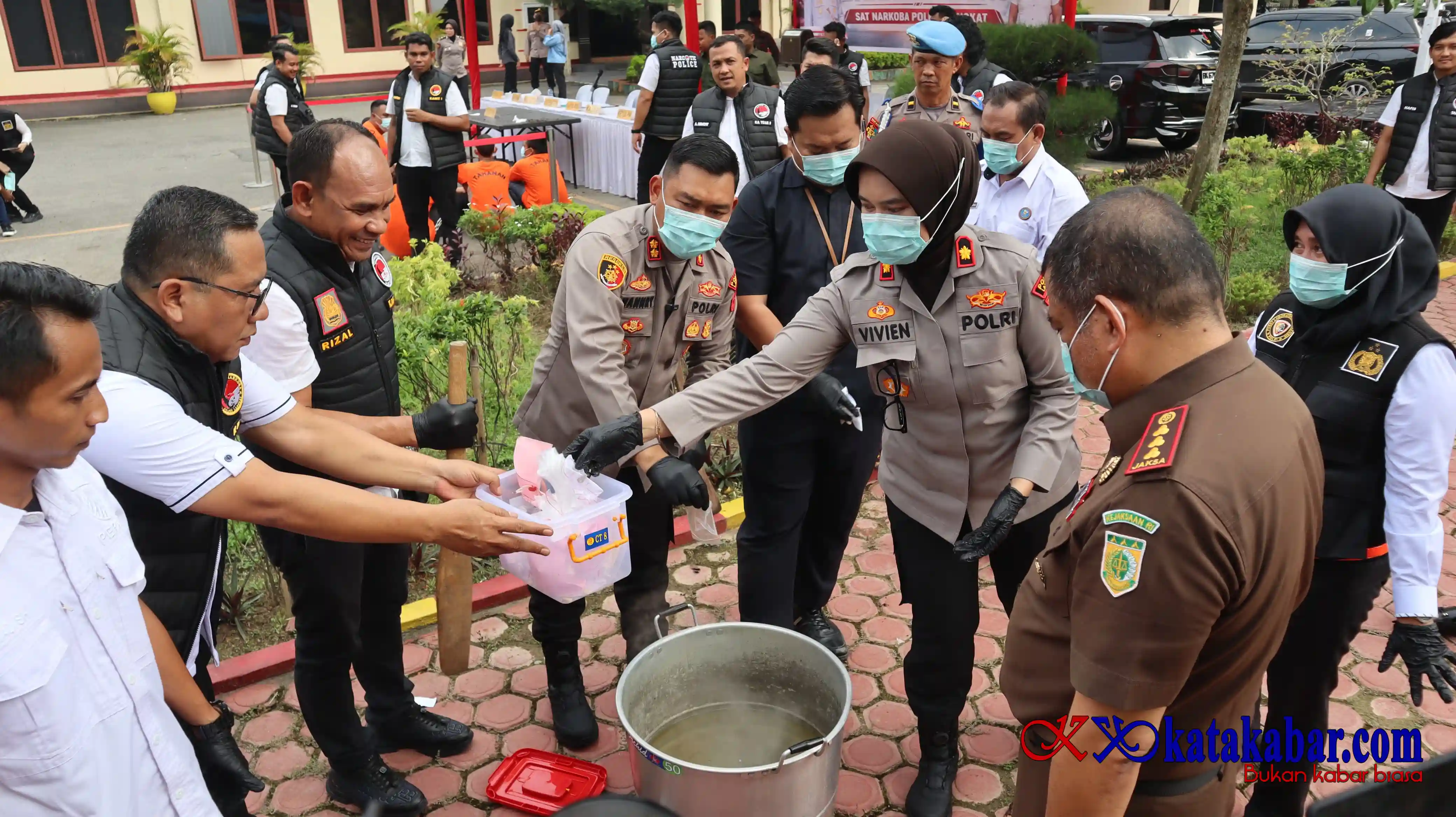 Polres Langkat Musnahkan 17,4 Kg Ganja dan 370 Gram Sabu, 9 Tersangka Ditangkap