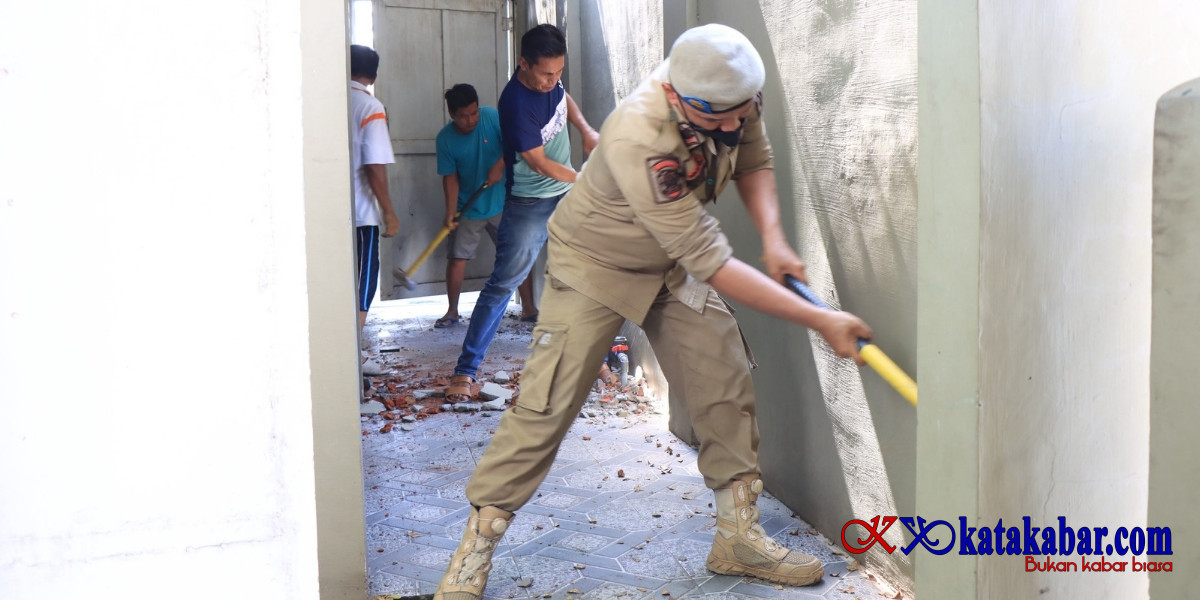 Pemko Binjai Tertibkan Dua Bangunan Liar di Halaman Masjid An-Nur