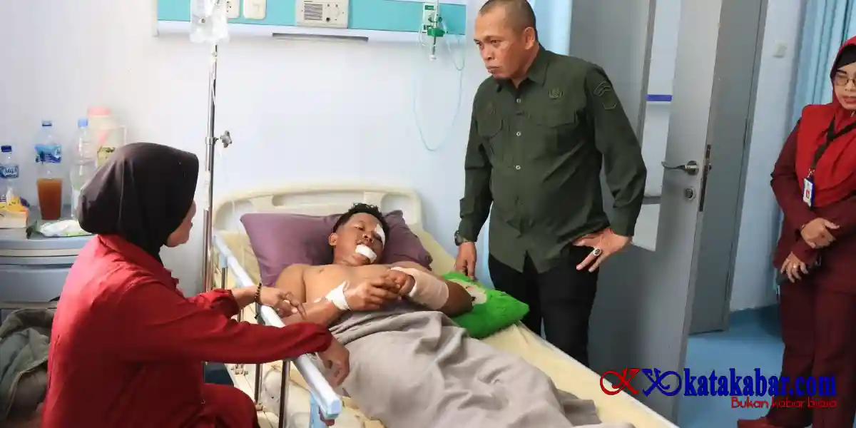 Pemko Binjai Jenguk Korban Insiden Penebangan Pohon, Sampaikan Dukungan untuk Kesembuhan
