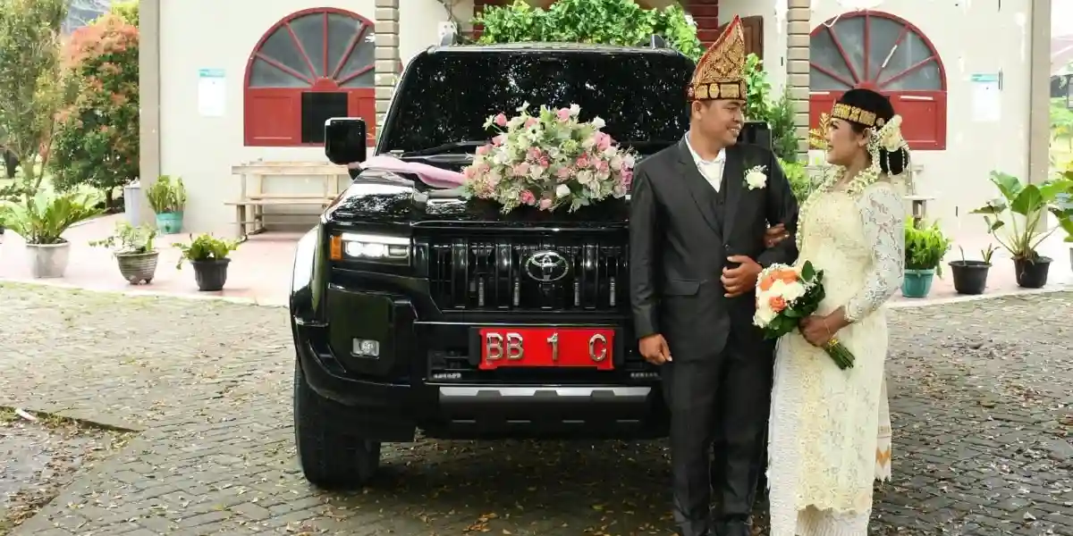 Unik, Mobil Dinas Bupati Samosir BB 1 C Dipakai untuk Kendaraan Pengantin di Samosir